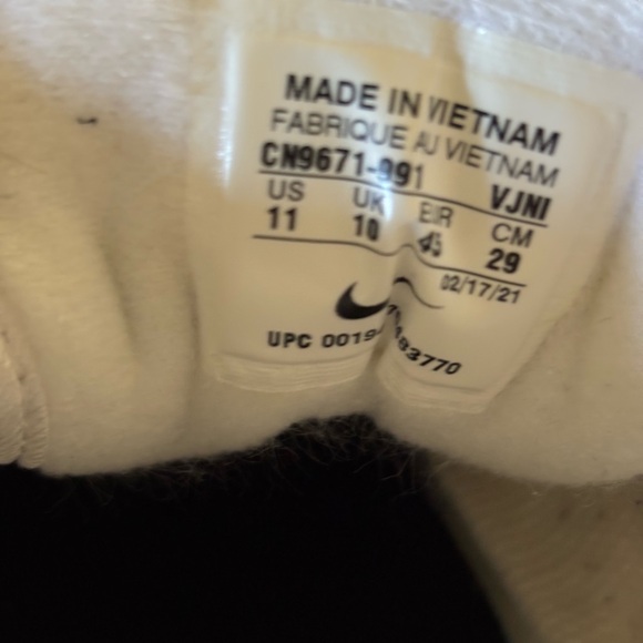 Nike Gray and White Sneakers with Rubber Sole - Picture 5 of 6